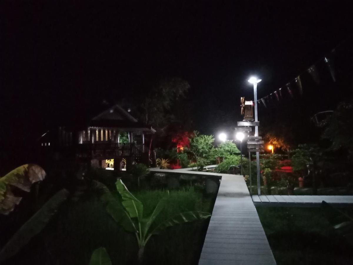 เรือนไทยใจสุขเอ๋ย Hotel Ban Bang Wa Ngoại thất bức ảnh