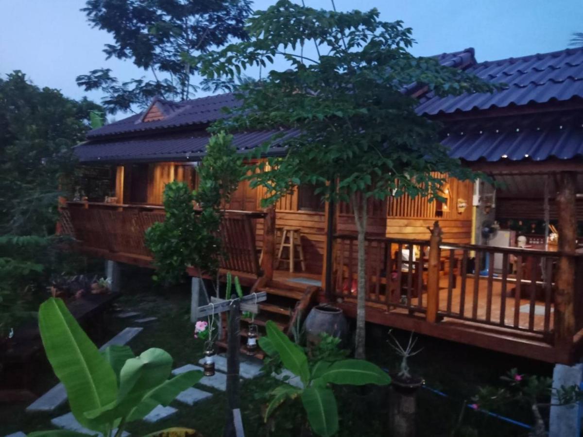 เรือนไทยใจสุขเอ๋ย Hotel Ban Bang Wa Ngoại thất bức ảnh