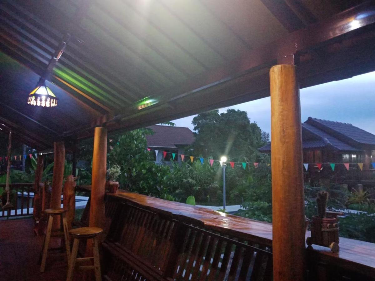 เรือนไทยใจสุขเอ๋ย Hotel Ban Bang Wa Ngoại thất bức ảnh