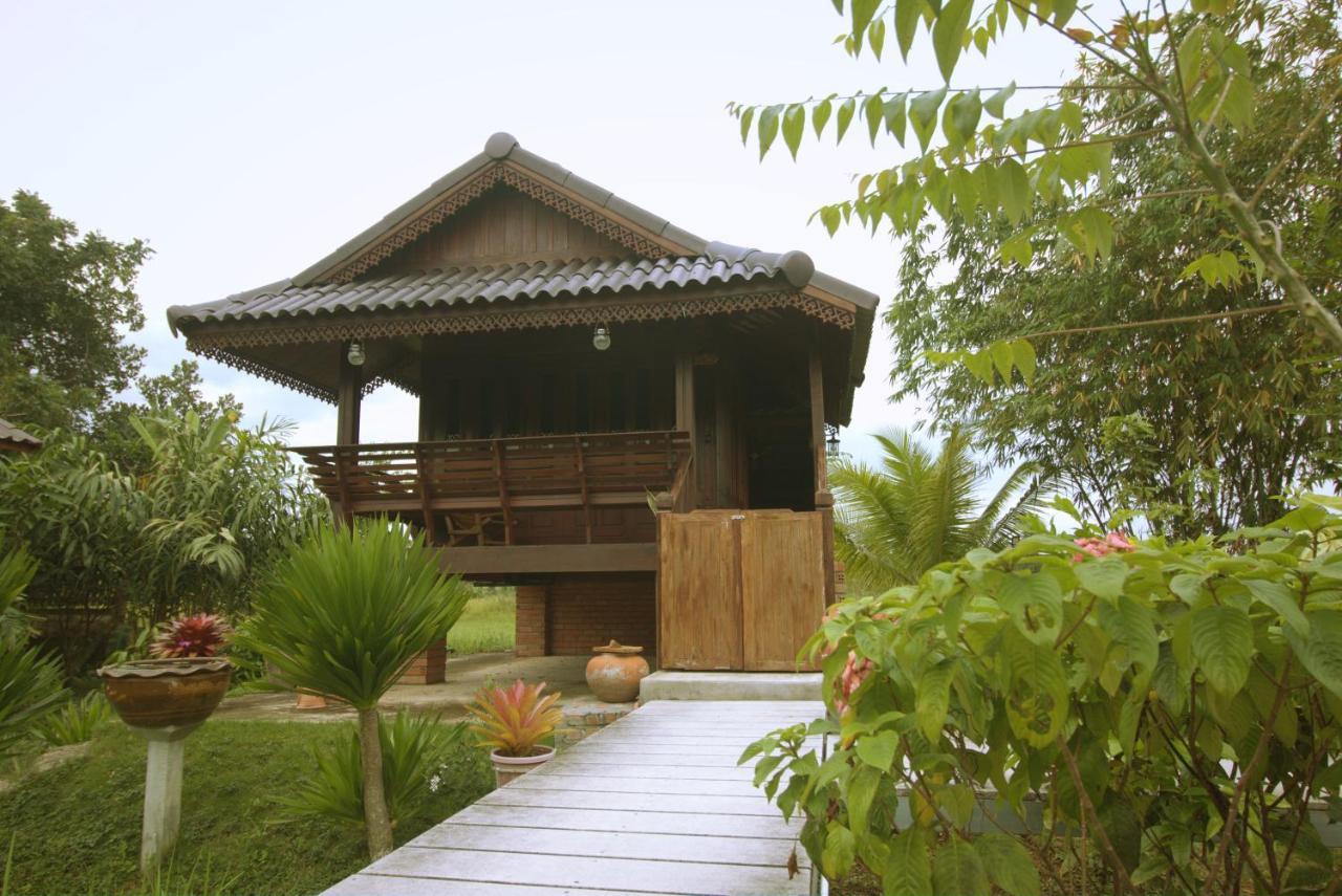 เรือนไทยใจสุขเอ๋ย Hotel Ban Bang Wa Ngoại thất bức ảnh